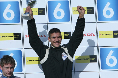 Dennis Lind er regerende dansk og europæisk mester i Formel Ford.